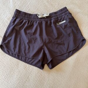 Vuori - 2.0, 2.5” clementine shorts, L